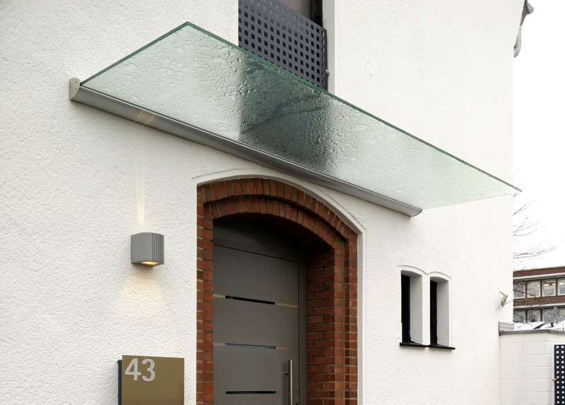 Glasvordach Tada mit unterschiedlichen Gläsern erhältlich