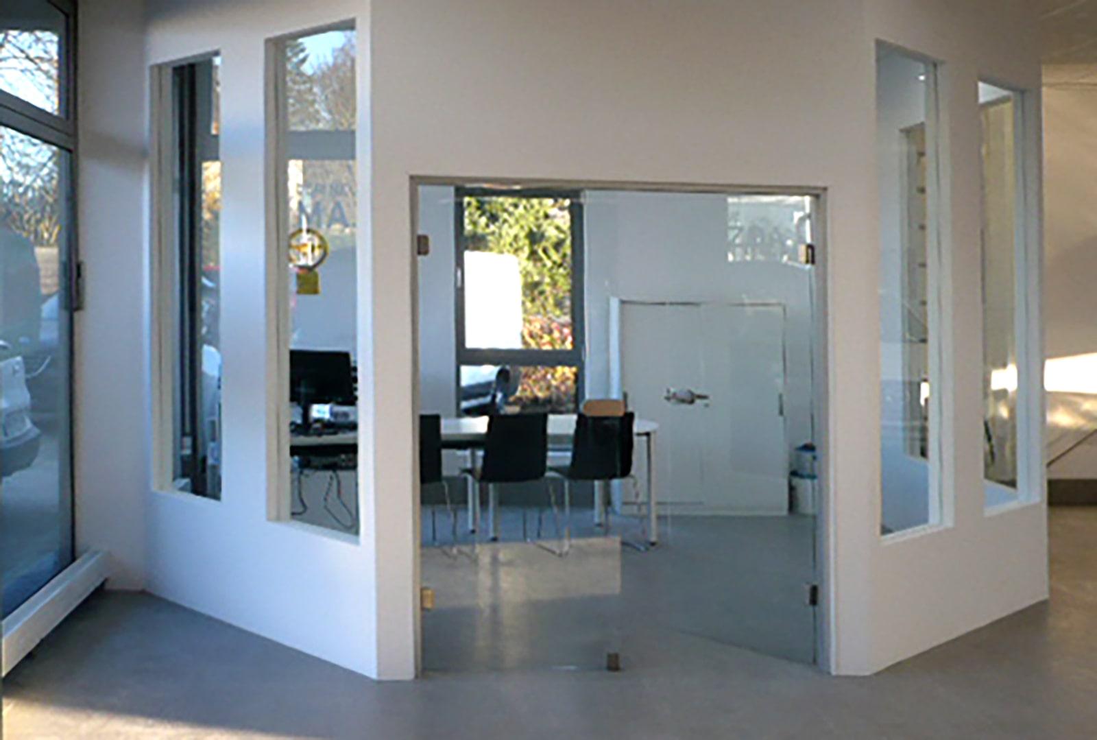 Glastüren und Aluzargen Referenz Jürgen Vieth BV. Autohaus Mattern - www.ganzglastuere.de